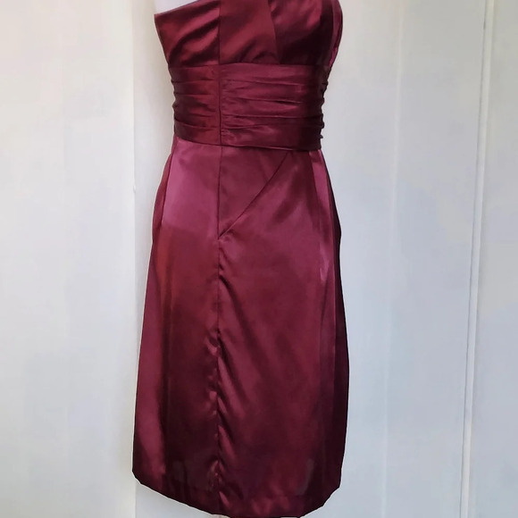 David's Bridal Burgundy Satiny Strapless Dress Ruched Waist and Pockets - Picture 11 of 16